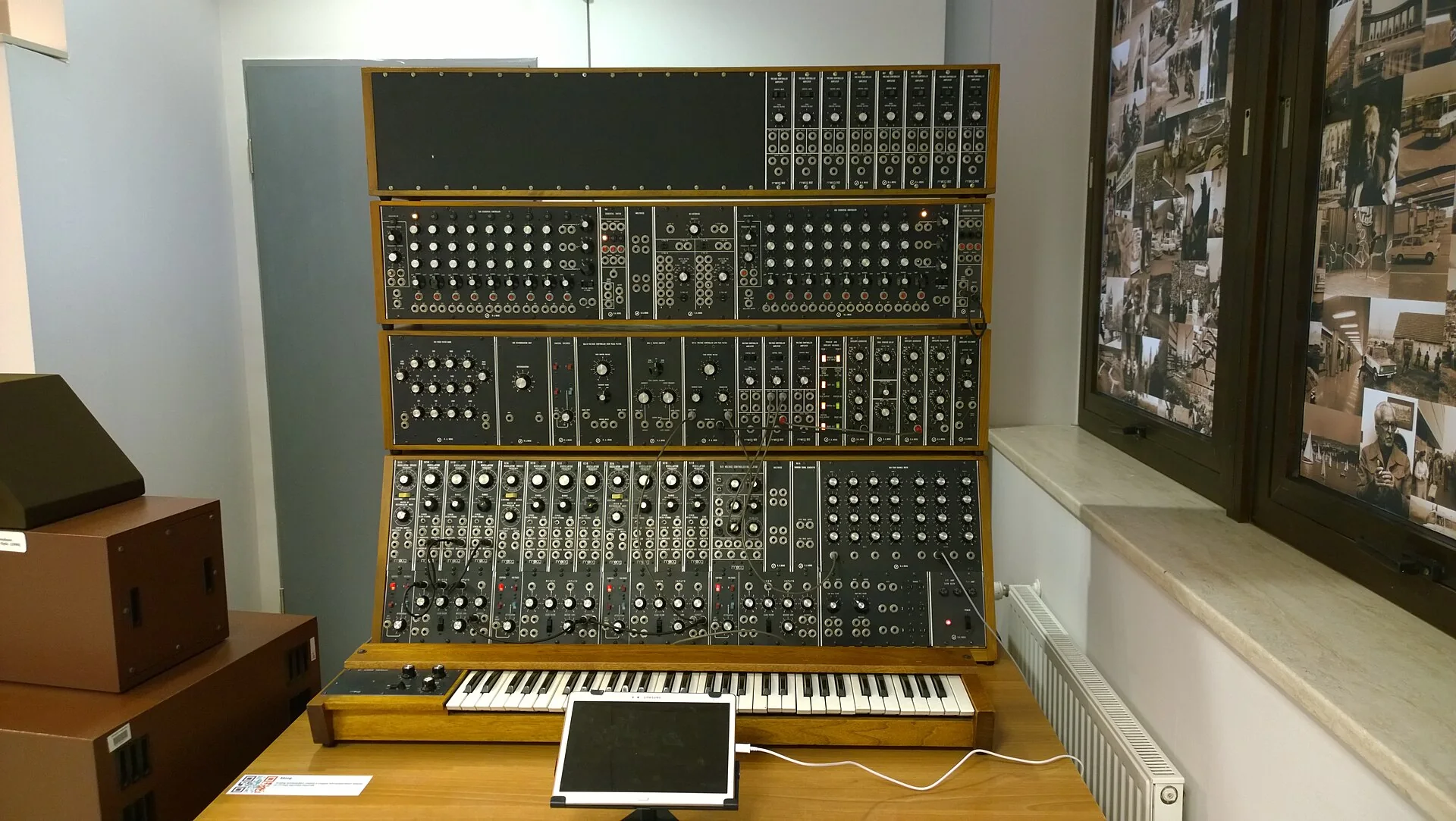 A large 1973 Moog modular synthesizer above a keyboard
