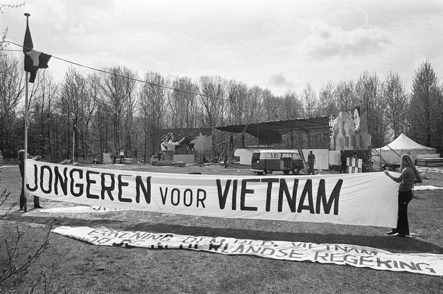 Banner at the Vietnamweide gathering in Amsterdamse Bos in 1972