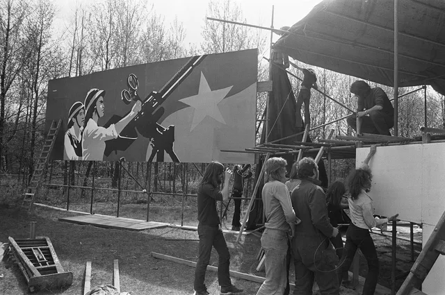 Stage construction at Vietnamweide in 1972