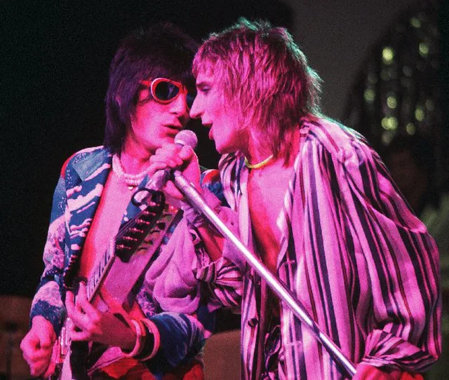 Rod Stewart and Ron Wood performing with the Faces in 1975
