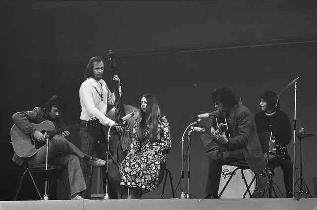 Collectie / Archief : Fotocollectie Anefo Reportage / Serie : Repetitie voor het Grand Gala du Disque in Congreshal van de RAI Beschrijving : De Engelse folkgroup Pentangle. Datum : 6 maart 1969 Locatie : Amsterdam, Noor