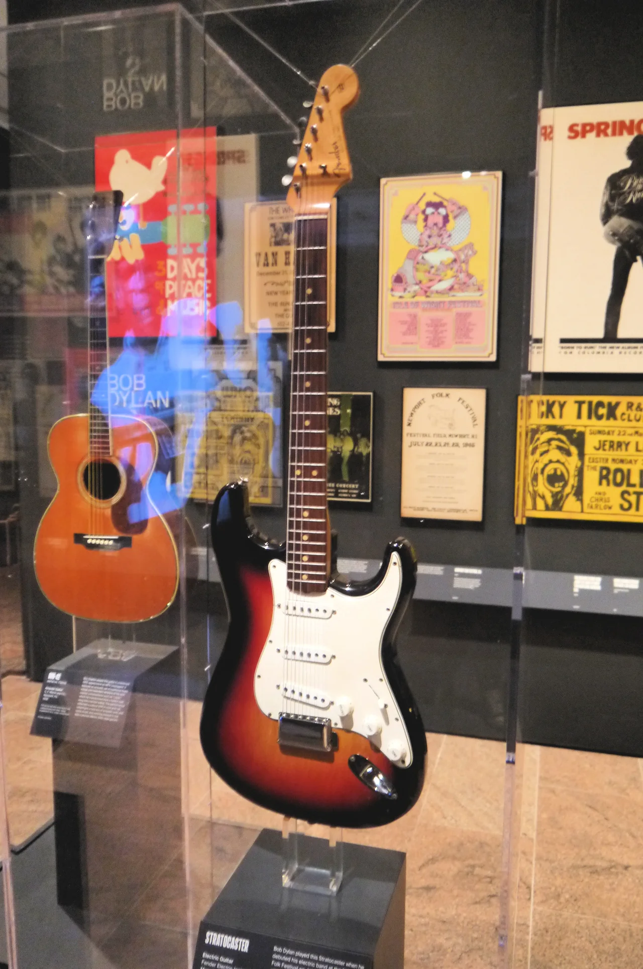 Sunburst Fender Stratocaster associated with Bob Dylan's electric performance at Newport Folk Festival in 1965