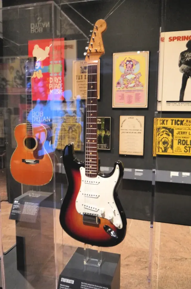 Sunburst Fender Stratocaster associated with Bob Dylan's electric performance at Newport Folk Festival in 1965