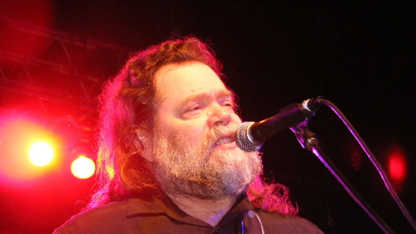 Roky Erickson singing and playing guitar at the Austin Music Awards in 2008